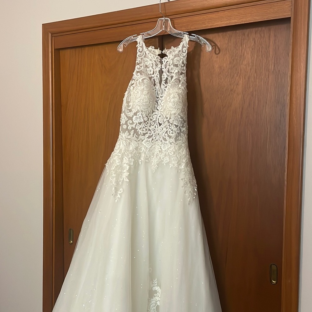 Wedding dress! Ivory color never worn size 10